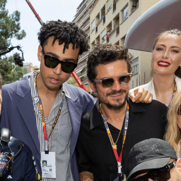 On a également vu de nombreuses stars, dont Kylie Minogue, Orlando Bloom, Maria Sharapova, David Harbour et Neymar
 
David Harbour, Christian Horner, Archie Madekwe, Orlando Bloom, Maria Sharapova, Kylie Minogue - People sur la grille de départ lors du 80ème Grand Prix de Monaco de Formule 1 à Monaco le 28 mai 2023. © Olivier Huitel/Pool Monaco
