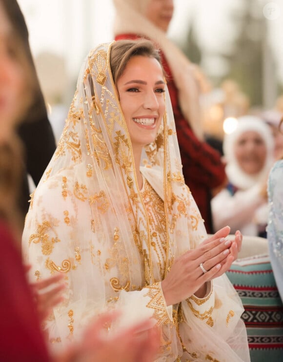 La jeune Rajwa, en tout cas, est de plus en plus populaire. 
Dîner de pré-mariage du prince Hussein de Jordanie et de Rajwa al Saif, au palais royal à Amman (Jordanie), le 22 mai 2023. Le mariage du fils aîné du roi Abdallah II et de la reine Rania de Jordanie avec Rajwa al Saif, sera célébré le 1er juin 2023. 