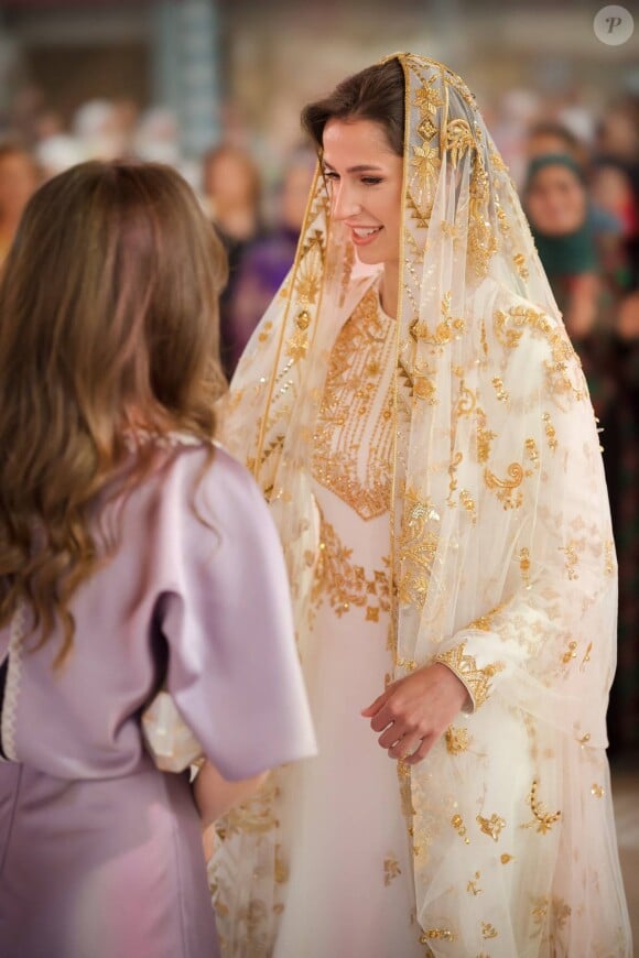 En effet, leur fête se déroulera en Sardaigne dans une zone protégée. 
Dîner de pré-mariage du prince Hussein de Jordanie et de Rajwa al Saif, au palais royal à Amman (Jordanie), le 22 mai 2023. Le mariage du fils aîné du roi Abdallah II et de la reine Rania de Jordanie avec Rajwa al Saif, sera célébré le 1er juin 2023. 