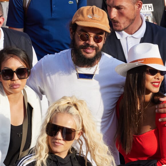 Alaina Anderson, guest, Joakim Noah et sa femme Lais Ribeiro - Personnalités dans les tribunes lors des internationaux de tennis de Roland Garros le 29 mai 2023. © Moreau / Jacovides / Bestimage