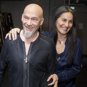 Et lors de son mariage, le chanteur a à nouveau prouvé son originalité.
Exclusif - Florent Pagny et sa femme Azucena - Backstage de l'émission spéciale "Unis pour l'Ukraine" à la Maison de la Radio et de la Musique à Paris. © Cyril Moreau / Jack Tribeca / Bestimage 