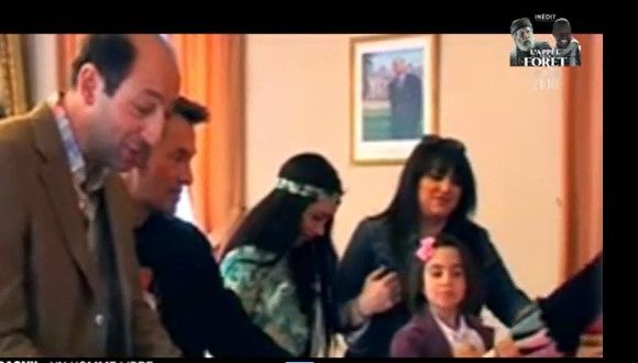 Florent Pagny n'avait prévenu personne.
Florent Pagny, images de son mariage avec Azucena Caamaño dans le documentaire "Un homme libre" de TF1.