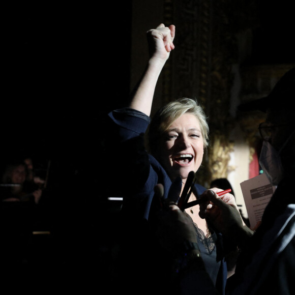 Exclusif - Anne-Elisabeth Lemoine - Backstage de l'enregistrement de l'émission "Symphonie pour la Vie, Spéciale Pièces jaunes" au Théâtre national de l'Opéra Comique à Paris, qui sera diffusée le 10 février sur France 3. Les 3 et 4 février 2021 France 3 propose en prime une soirée " Symphonie pour la vie, spécial Pièces jaunes – Le Concert ". Les artistes se mobilisent pour un grand concert à l'Opéra-Comique au profit de l'opération " Pièces jaunes " organisée par la Fondation Hôpitaux de Paris - Hôpitaux de France pour les enfants et les jeunes hospitalisés. © Dominique Jacovides / Bestimage