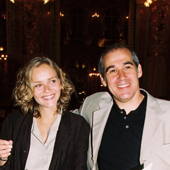 Jerome Anger et sa femme Claire Borotra lors de la collection Franck Sorbier de Haute Couture Automne Hiver 2001-2002.