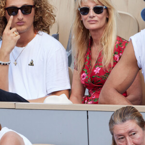 Kiara Amato, Joakim Noah, Isabelle Camus et Joalukas Noah en tribunes lors des Internationaux de France de tennis de Roland Garros 2023 à Paris, France, le 1er juin 2023. © Jacovides-Moreau/Bestimage