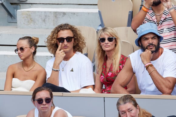 Kiara Amato, Joakim Noah, Isabelle Camus et Joalukas Noah en tribunes lors des Internationaux de France de tennis de Roland Garros 2023 à Paris, France, le 1er juin 2023. © Jacovides-Moreau/Bestimage