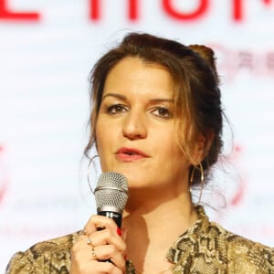 "L'amoureux n'eut qu'à se laisser porter", écrivent nos confrères de "Libération", le samedi 3 juin 2023.
Marlène Schiappa au gala des 10 ans de l'association "Juste Humain" au Paradis Latin à Paris le 04 avril 2023.
© Christophe Clovis / Bestimage