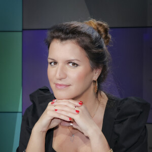 Marlène Schiappa dans l'émission "Le Goût des Autres", le 16 février 2023 sur la chaîne de télévision I24 News.
© Jack Tribeca / Bestimage
