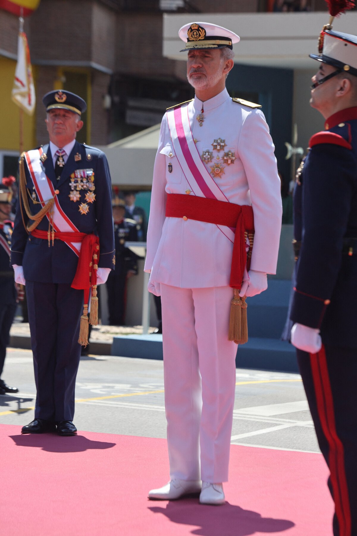 Photo Le Roi Felipe Vi Et La Reine Letizia Despagne Président Le Défilé De La Journée Des