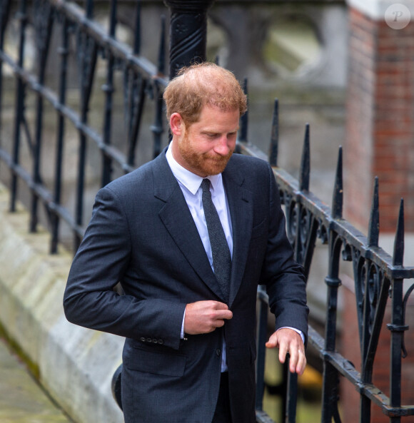 Le prince Harry, duc de Sussex, à la sortie du procès contre l'éditeur du journal "Daily Mail" à Londres, le 30 mars 2023. © Tayfun Salci/Zuma Press/Bestimage 