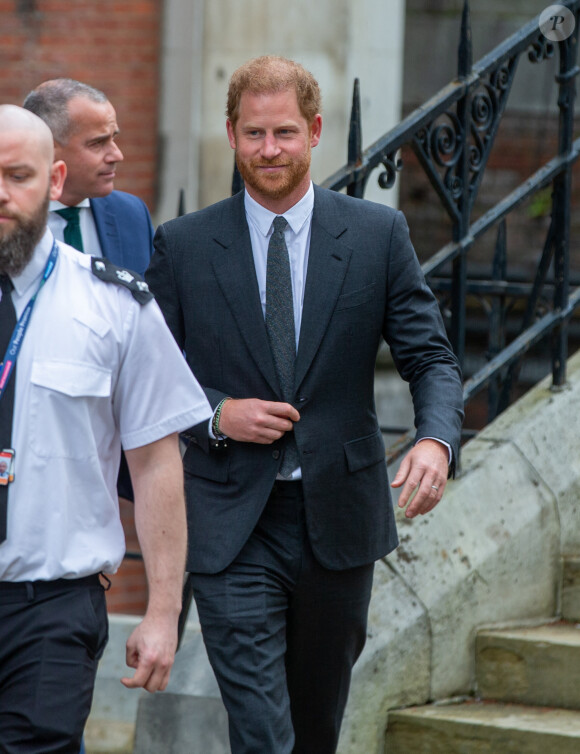 Le prince Harry, duc de Sussex, à la sortie du procès contre l'éditeur du journal "Daily Mail" à Londres, le 30 mars 2023. © Tayfun Salci/Zuma Press/Bestimage 