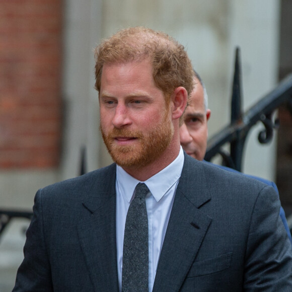 Le prince Harry est arrivé à Londres cette nuit. 
Le prince Harry, duc de Sussex, à la sortie du procès contre l'éditeur du journal "Daily Mail" à Londres. © Tayfun Salci/Zuma Press/Bestimage 