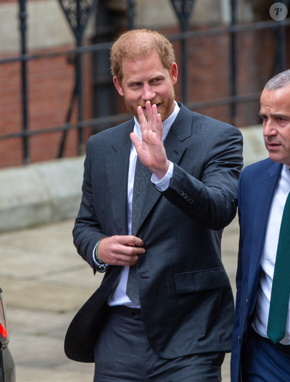 Le prince Harry, duc de Sussex, à la sortie du procès contre l'éditeur du journal "Daily Mail" à Londres, le 30 mars 2023. © Tayfun Salci/Zuma Press/Bestimage 