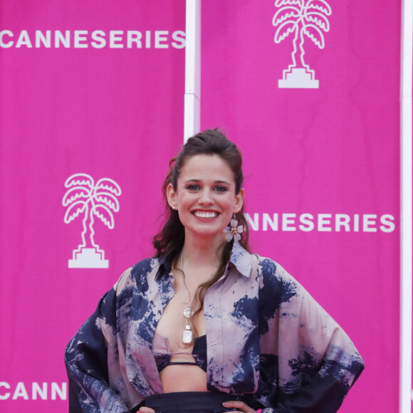 Un mode de vie particulier auquel ses trois enfants ont dû d'habituer.
Lucie Lucas (Cannes Confidential) - Photocall (tapis rose) du festival Canneseries saison 6 au palais des festivals à Cannes le 16 avril 2023. © Denis Guignebourg / Bestimage 