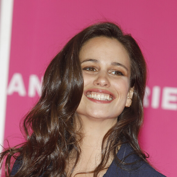 Lucie Lucas pour la série "Cannes Confidential" - Photocall lors de la 5ème saison du festival International des Séries "Canneseries" à Cannes le 4 avril 2022. © Denis Guignebourg / Bestimage 