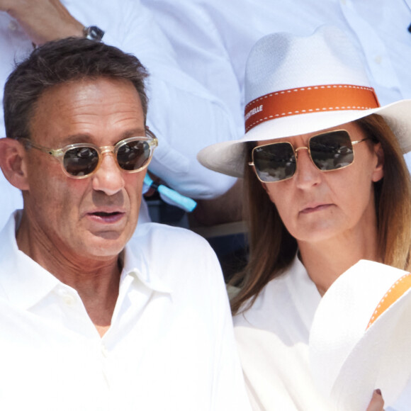 Julien Courbet était aujourd'hui présent dans les tribunes de Roland-Garros.
Julien Courbet et sa femme Catherine en tribunes lors des Internationaux de France de tennis de Roland Garros, à Paris. © Jacovides-Moreau/Bestimage