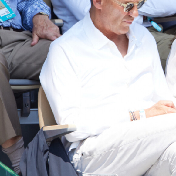 Pour l'occasion, ils étaient tous les deux assortis.
Julien Courbet et sa femme Catherine en tribunes lors des Internationaux de France de tennis de Roland Garros 2023, à Paris, France, le 6 juin 2023. © Jacovides-Moreau/Bestimage