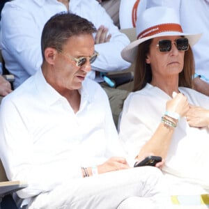 Julien Courbet et sa femme Catherine en tribunes lors des Internationaux de France de tennis de Roland Garros 2023, à Paris, France, le 6 juin 2023. © Jacovides-Moreau/Bestimage