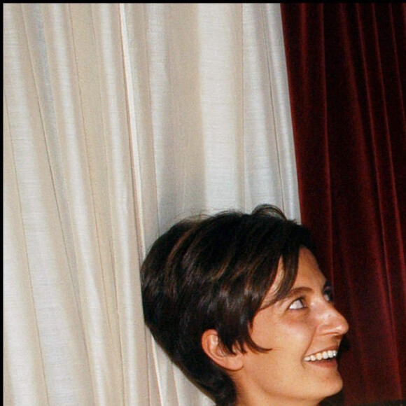 Julien Courbet et sa femme Catherine qui fête son anniversaire chez Castel, à Paris, en 2004.