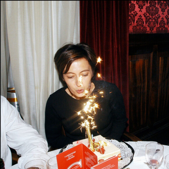 Julien Courbet et sa femme Catherine qui fête son anniversaire chez Castel, à Paris, en 2004.