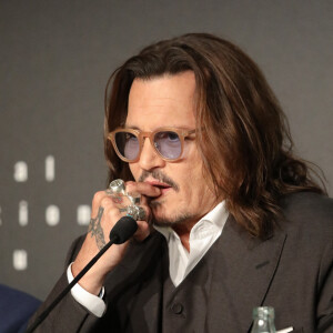 Johnny Depp a confié à un proche son avis sur la prestation de sa fille Lily-Rose Depp dans The Idol, rapporte le "Daily Mail".
Johnny Depp - Conférence de presse du film "Jeanne du Barry" lors du 76ème Festival International du Film de Cannes © Borde-Jacovides-Moreau / Pool / Bestimage