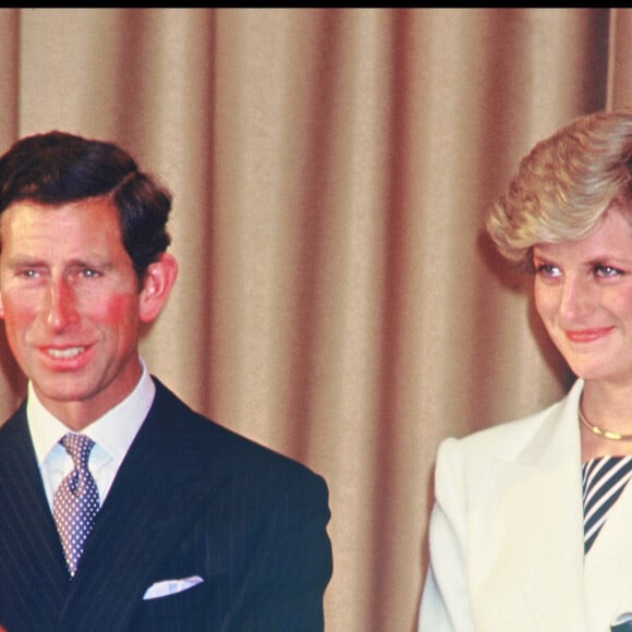 Ce jour là, dans l'abbaye de Westminster, Diana a jeté uyn regard glacial à sa rivale.
Diana et Charles III au Festival de Cannes