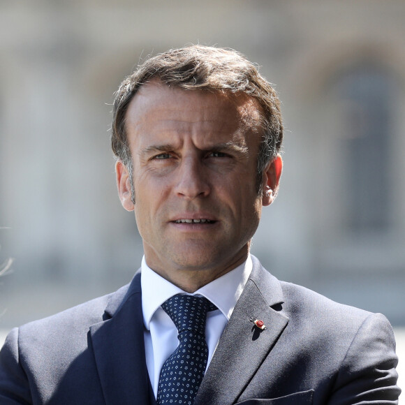 Une réunion entre deux duos qui se connaissent bien. 
Le président de la république, Emmanuel Macron accompagné de la première dame, Brigitte Macron et Sergio Mattarella, président de la République italienne et sa fille visitent le Musée du Louvre à l'occasion de l'inauguration de l'exposition "Naples à Paris". Le 7 juin 2023 © Stéphane Lemouton / Bestimage 