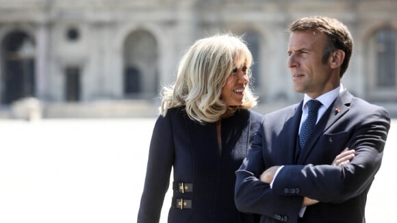 Emmanuel et Brigitte Macron : Couple soudé et solennel pour une virée parisienne, la première dame sobre mais élégante