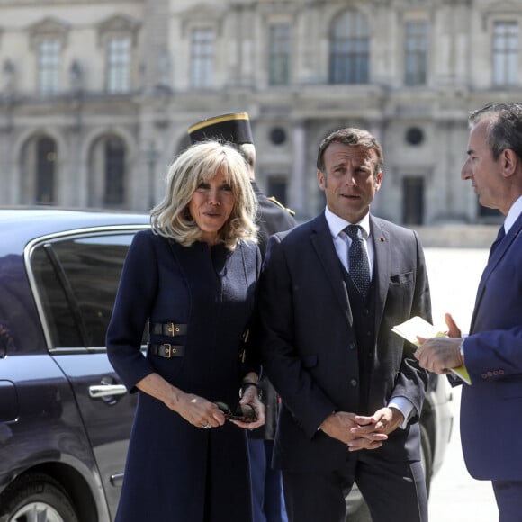 Le président de la république, Emmanuel Macron accompagné de la première dame, Brigitte Macron et Sergio Mattarella, président de la République italienne et sa fille visitent le Musée du Louvre à l'occasion de l'inauguration de l'exposition "Naples à Paris". Le 7 juin 2023 © Stéphane Lemouton / Bestimage 