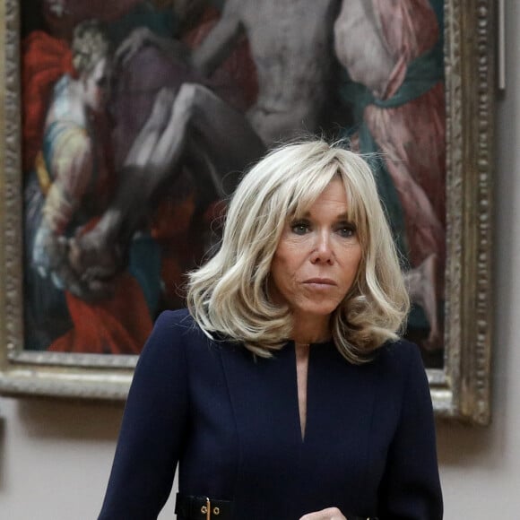 Le président de la république, Emmanuel Macron accompagné de la première dame, Brigitte Macron et Sergio Mattarella, président de la République italienne et sa fille visitent le Musée du Louvre à l'occasion de l'inauguration de l'exposition "Naples à Paris". Le 7 juin 2023 © Stéphane Lemouton / Bestimage 