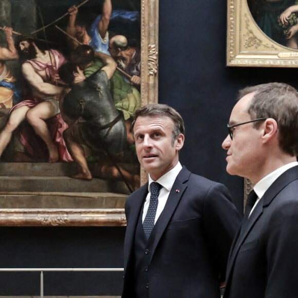 Le président de la république, Emmanuel Macron accompagné de la première dame, Brigitte Macron et Sergio Mattarella, président de la République italienne et sa fille visitent le Musée du Louvre à l'occasion de l'inauguration de l'exposition "Naples à Paris". Le 7 juin 2023 © Stéphane Lemouton / Bestimage 