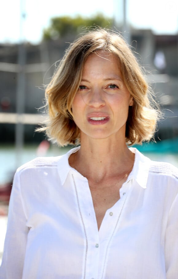 Elodie Frenck - Photocall "Les Petits Meurtres d'Agatha Christie" lors de la 21ème édition du Festival de la Fiction TV de la Rochelle. Le 12 septembre 2019 © Patrick Bernard / Bestimage  