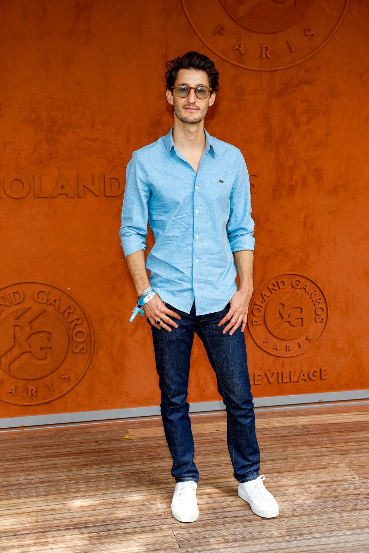 Photo Pierre Niney au village lors des Internationaux de France de