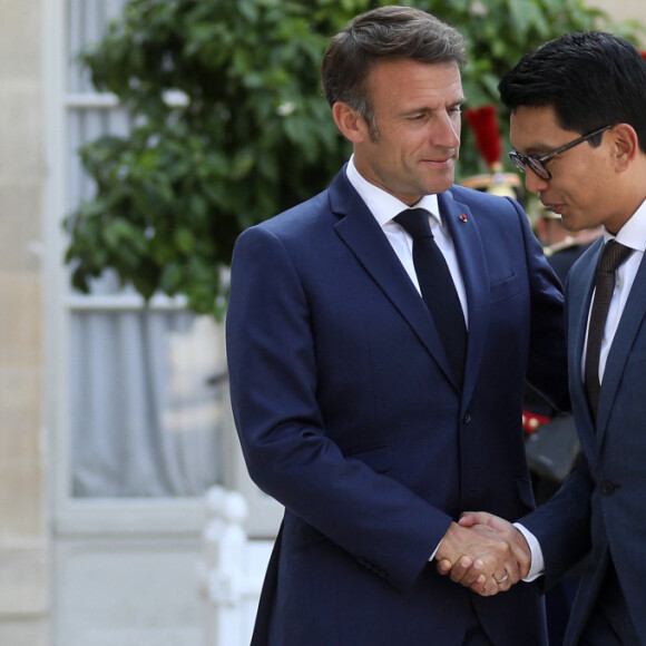 Le président de la république, Emmanuel Macron recoit le Président de la République de Madagascar, Andry RAJOELINA pour un entretien au palais de l'Elysée, à Paris, France, le 9 juin 2023. © Stéphane Lemouton/Bestimage 