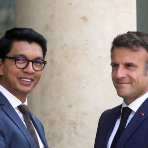 Le président de la république, Emmanuel Macron recoit le Président de la République de Madagascar, Andry RAJOELINA pour un entretien au palais de l'Elysée, à Paris, France, le 9 juin 2023. © Stéphane Lemouton/Bestimage 