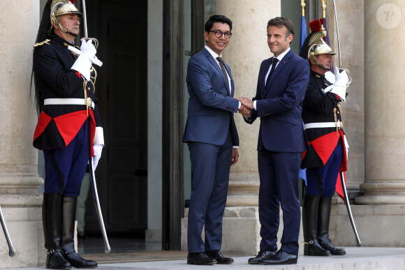 Le président de la république, Emmanuel Macron recoit le Président de la République de Madagascar, Andry RAJOELINA pour un entretien au palais de l'Elysée, à Paris, France, le 9 juin 2023. © Stéphane Lemouton/Bestimage 