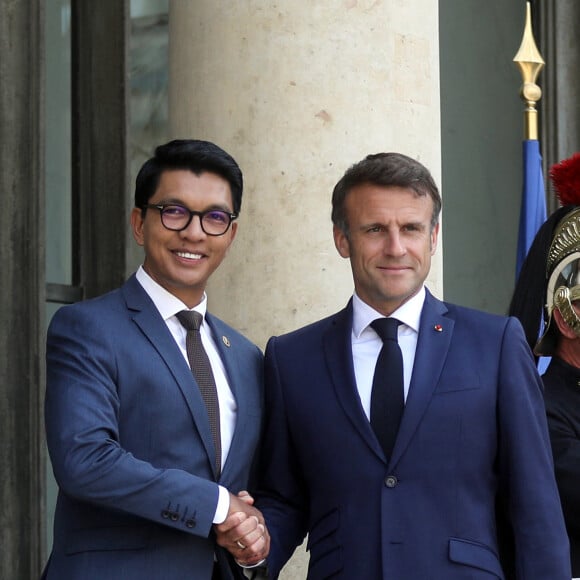 Emmanuel Macron a donc poursuivi la visite officielle comme si de rien n'était
Le président de la république, Emmanuel Macron recoit le Président de la République de Madagascar, Andry RAJOELINA pour un entretien au palais de l'Elysée, à Paris, France, le 9 juin 2023. © Stéphane Lemouton/Bestimage 