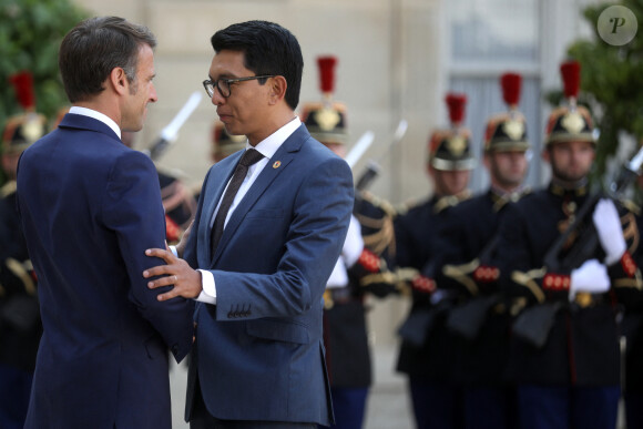 Le président de la république, Emmanuel Macron recoit le Président de la République de Madagascar, Andry RAJOELINA pour un entretien au palais de l'Elysée, à Paris, France, le 9 juin 2023. © Stéphane Lemouton/Bestimage 