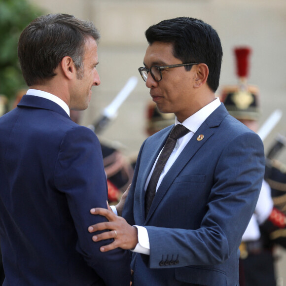 Le président de la république, Emmanuel Macron recoit le Président de la République de Madagascar, Andry RAJOELINA pour un entretien au palais de l'Elysée, à Paris, France, le 9 juin 2023. © Stéphane Lemouton/Bestimage 