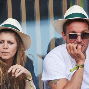 Benjamin Castaldi et sa femme Aurore Aleman en tribunes lors des Internationaux de France de tennis de Roland Garros 2023, à Paris, France, le 9 juin 2023. © Jacovides-Moreau/Bestimage 