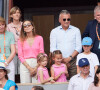 Sa petite Tara était adorable dans sa robe rose, parfaite pour l'occasion
Jelena Djokovic (femme de N.Djokovic) avec les parents de Novak Djokovic et ses enfants Stefan et Tara - Célébrités en tribunes des Internationaux de France de tennis de Roland Garros 2023 à Paris le 11 juin 2023. © Jacovides-Moreau/Bestimage