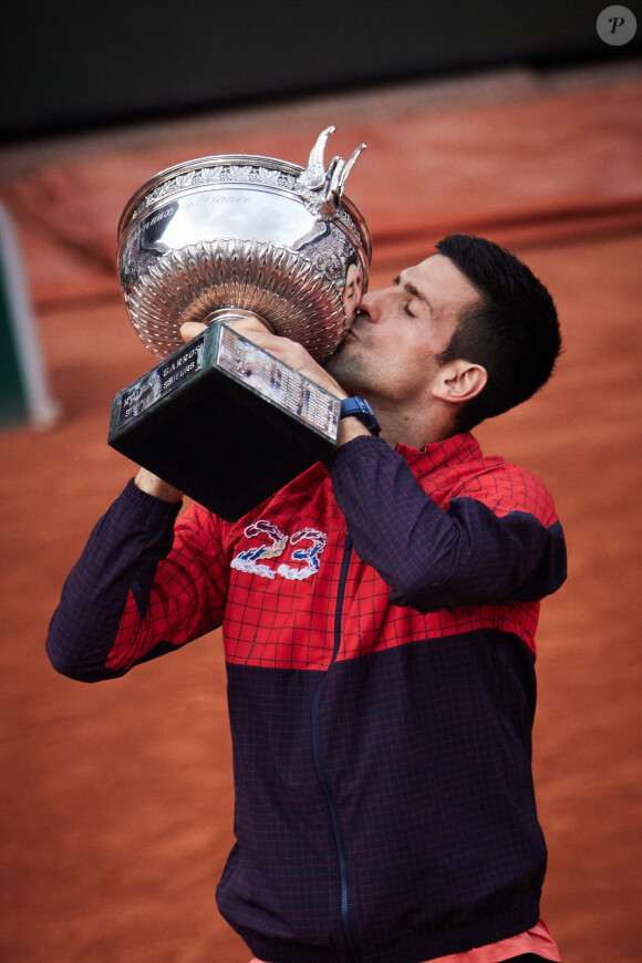 Novak Djokovic - Novak Djokovic remporte les Internationaux de France de tennis de Roland Garros 2023 face à Casper Ruud (7-6 [7-1], 6-3, 7-5) à Paris le 11 juin 2023. Novak Djokovic s'adjuge un 23ème titre record en Grand Chelem et dépasse Rafael Nadal, bloqué à 22 titres et forfait cette année. © Jacovides-Moeau/Bestimage