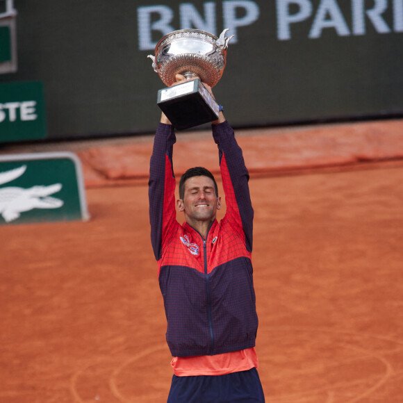 Novak Djokovic - Novak Djokovic remporte les Internationaux de France de tennis de Roland Garros 2023 face à Casper Ruud (7-6 [7-1], 6-3, 7-5) à Paris le 11 juin 2023. Novak Djokovic s'adjuge un 23ème titre record en Grand Chelem et dépasse Rafael Nadal, bloqué à 22 titres et forfait cette année. © Jacovides-Moeau/Bestimage