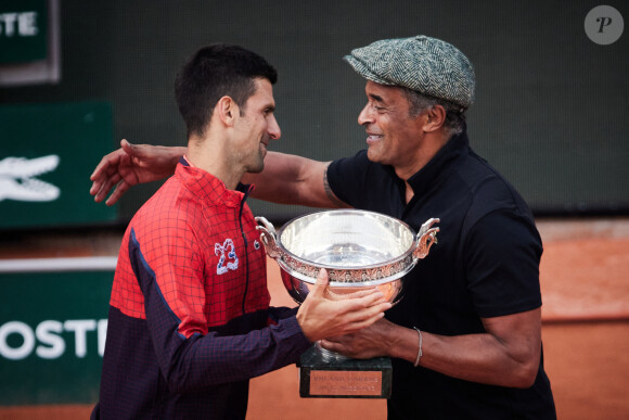 Novak Djokovic, Yannick Noah - Novak Djokovic remporte les Internationaux de France de tennis de Roland Garros 2023 face à Casper Ruud (7-6 [7-1], 6-3, 7-5) à Paris le 11 juin 2023. Novak Djokovic s'adjuge un 23ème titre record en Grand Chelem et dépasse Rafael Nadal, bloqué à 22 titres et forfait cette année. © Jacovides-Moeau/Bestimage