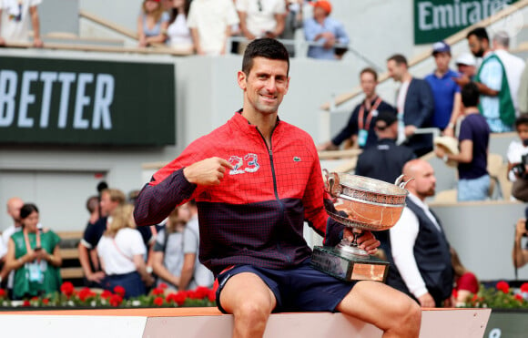 Un beau moment en famille pour Novak Djokovic, qui entre encore un peu plus dans la légende de son sport
Novak Djokovic - Novak Djokovic remporte les Internationaux de France de tennis de Roland Garros 2023 face à Casper Ruud (7-6 [7-1], 6-3, 7-5) à Paris le 11 juin 2023. Novak Djokovic s'adjuge un 23ème titre record en Grand Chelem et dépasse Rafael Nadal, bloqué à 22 titres et forfait cette année. © Jacovides-Moeau/Bestimage