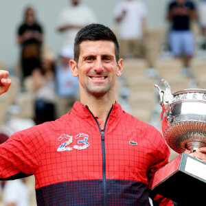 Novak Djokovic entouré de ses enfants après sa victoire à Roland-Garros
Novak Djokovic - Novak Djokovic remporte les Internationaux de France de tennis de Roland Garros face à Casper Ruud à Paris. Novak Djokovic s'adjuge un 23ème titre record en Grand Chelem et dépasse Rafael Nadal, bloqué à 22 titres et forfait cette année. © Jacovides-Moeau/Bestimage