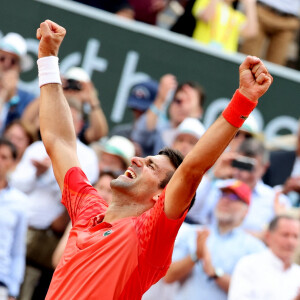 Le 11 juin, le tennisman a remporté son 23ème titre du Grand Chelem
Novak Djokovic - Novak Djokovic remporte les Internationaux de France de tennis de Roland Garros 2023 face à Casper Ruud (7-6 [7-1], 6-3, 7-5) à Paris le 11 juin 2023. Novak Djokovic s'adjuge un 23ème titre record en Grand Chelem et dépasse Rafael Nadal, bloqué à 22 titres et forfait cette année. © Jacovides-Moeau/Bestimage