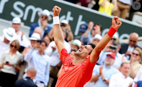 Le 11 juin, le tennisman a remporté son 23ème titre du Grand Chelem
Novak Djokovic - Novak Djokovic remporte les Internationaux de France de tennis de Roland Garros 2023 face à Casper Ruud (7-6 [7-1], 6-3, 7-5) à Paris le 11 juin 2023. Novak Djokovic s'adjuge un 23ème titre record en Grand Chelem et dépasse Rafael Nadal, bloqué à 22 titres et forfait cette année. © Jacovides-Moeau/Bestimage