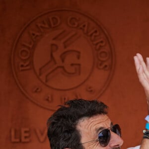 Dans la bande-annonce du film Les Promesses d'Amanda Sthers, il ressemble comme deux gouttes d'eau à son célèbre paternel.
Patrick Bruel au village lors des Internationaux de France de tennis de Roland Garros 2023, à Paris, France, le 9 juin 2023. © Jacovides-Moreau/Bestimage