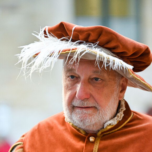 François Berléand, en héraut, lors de l'Ommegang de Bruxelles. Pour célébrer ses 90 ans, l'Ommegang célèbre cette année la venue de Charles Quint à Bruxelles. Le 29 juin 2022